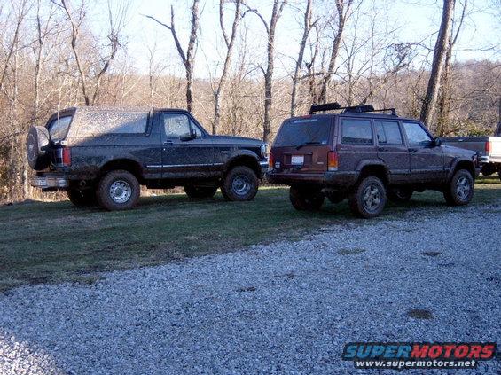 s3500791.jpg My Bronco and Craig's XJ