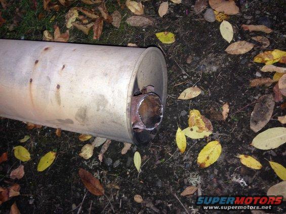 img_1297.jpg A look at the rotted exhaust I am removing.