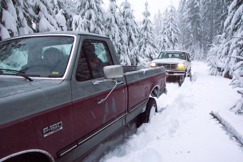 1996 Ford Bronco - Pulling him out. (12/27/2003)