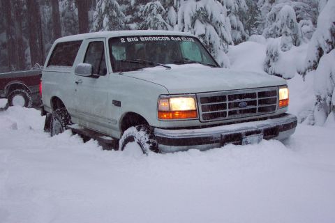 1996 Ford Bronco - About three feet of fluffy white powered at the turn around area. (4,000 feet) (12/27/2003)