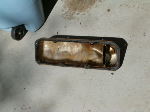 1979 Ford Bronco - The other Valve cover, had a bunch of gas in it...