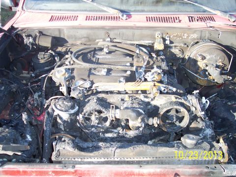 1991 Toyota Pickup/SR5 - The engine bay of a 1991 Toyota Pickup/SR5 shows extensive fire damage.
