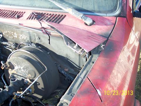 1991 Toyota Pickup/SR5 - The engine bay shows signs of damage and wear, with visible components and a date stamp of 10/23/2013.