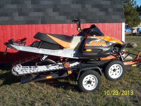 2004 Arctic Cat King Cat 900 - A snowmobile is parked on a trailer in front of a red building, with a date stamp of 10/23/2013.