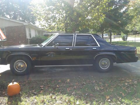 1987 Ford LTD Crown Victoria photo