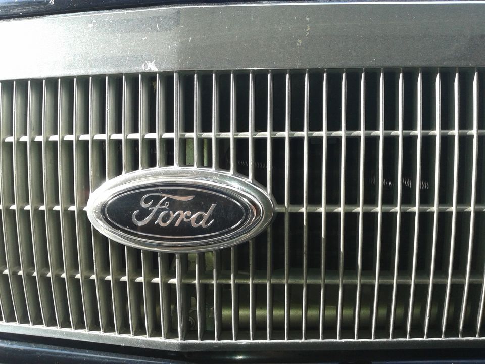 1987 Ford Crown Victoria LTD grille with Ford emblem