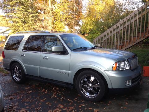 1992 Ford F-150 - My Mom's 2005 Navigator. Fully loaded. Less than 90k miles on it.