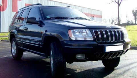 1991 Ford LTD Crown Victoria - Photo of a Jeep Grand Cherokee SUV, not a technical document.