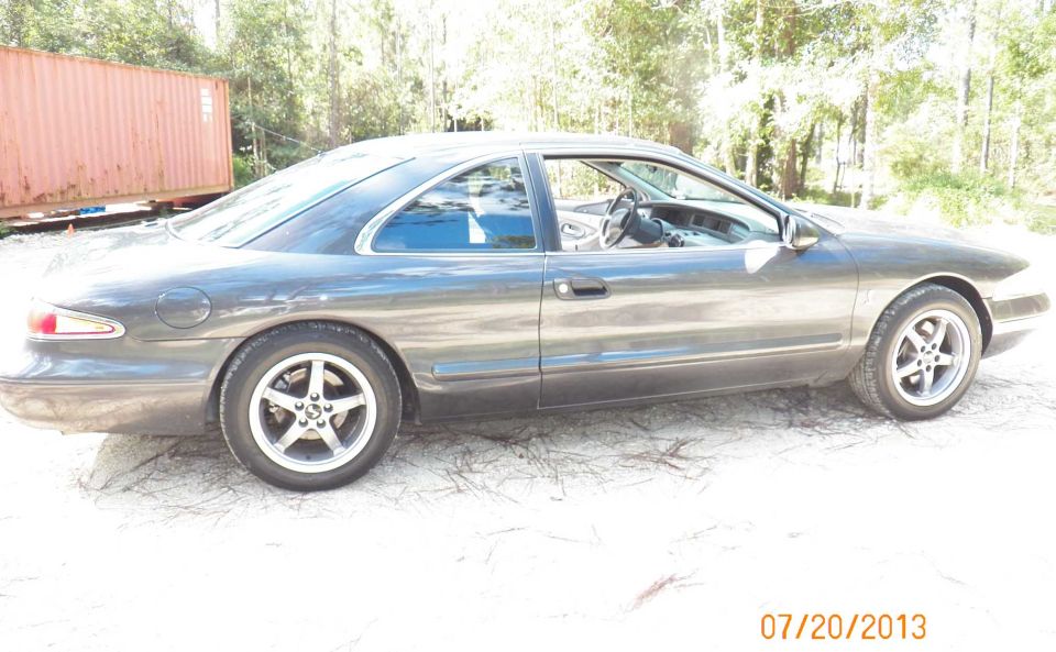 1998 Lincoln Mark VIII coupe, side view