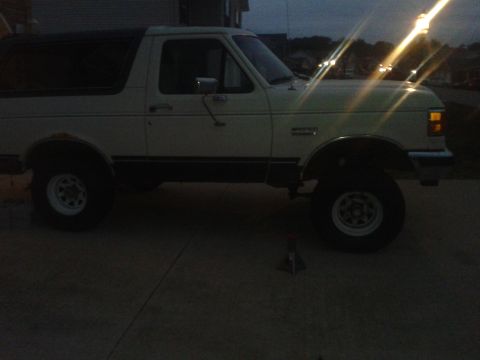 1988 Ford Bronco - Front lifted