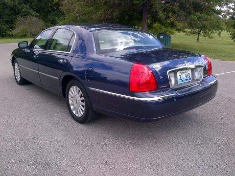 2001 Ford Crown Victoria photo