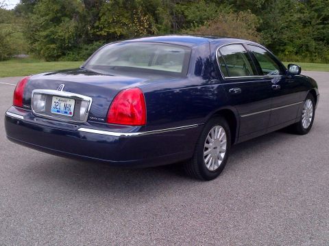 2001 Ford Crown Victoria photo