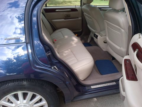 2001 Ford Crown Victoria photo