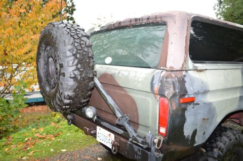 1989 Ford Bronco - This Ford Bronco, painted in camouflage, is equipped with a rear-mounted spare tire and a custom bumper.