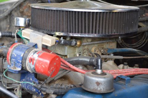 1989 Ford Bronco - Engine bay details with carburetor and air cleaner assembly visible.