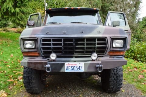 1989 Ford Bronco - This Ford truck's grille and body style suggest a 1979 model year, not 1989.