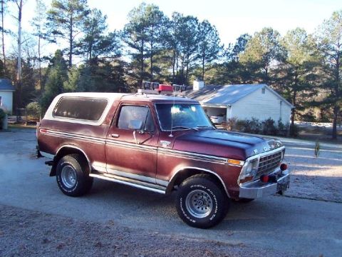 1979 Ford Bronco - Pretty rust free except for rear quarter 3 in about trim and door, have door to replace it