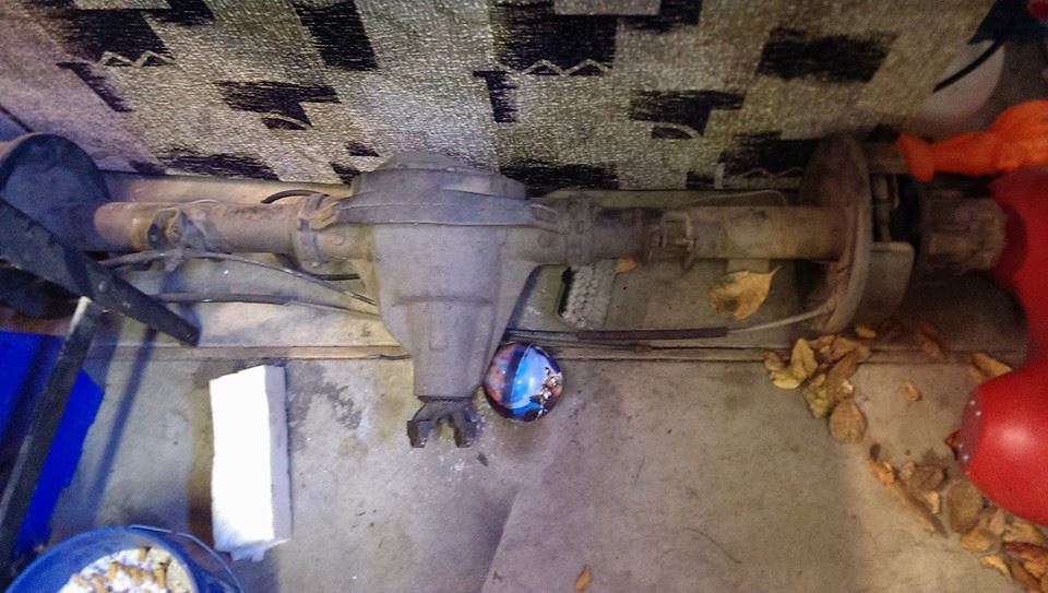 Rear axle assembly with differential housing and brake drum