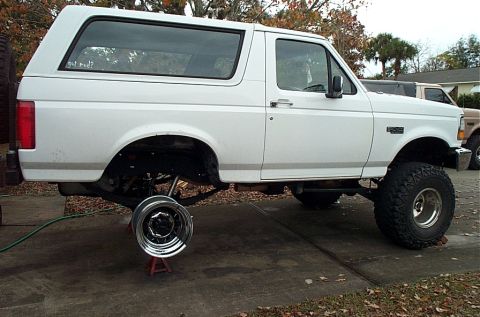 1995 Ford Bronco - Tires will be here tomorrow.
