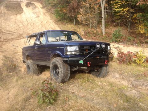 1996 Ford Bronco - This 1996 Ford Bronco is equipped for off-road adventures on a sandy trail.