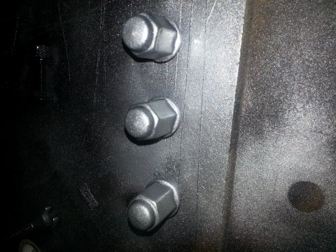 1994 Ford Bronco - Close-up view of lug nuts on a vehicle part, with visible text from Supermotors.net.