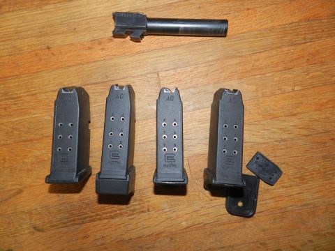 1996 Ford Bronco - A gun barrel and four .40 caliber Glock magazines are laid out on a wooden surface.