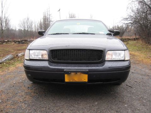 2003 Ford Crown Victoria photo