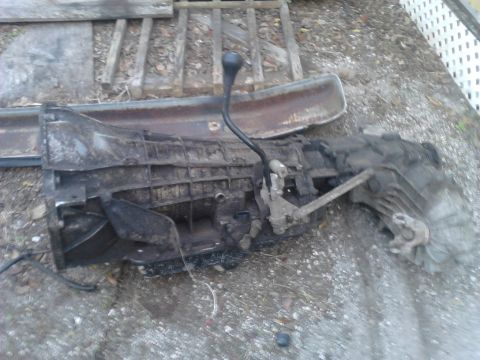 1996 Ford Bronco - Day 2: Got the tranny and t-case pulled