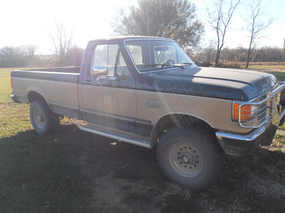 1988 Ford F-250, tan and dark blue two-tone pickup truck, 3q front view