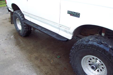 1996 Ford Bronco - Completed rock slider with steel mesh step board. (12/31/2003)