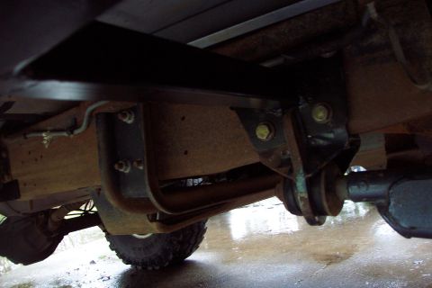 1996 Ford Bronco - Front mount to existing Dick Cepek radius arm bracket. (12/31/2003)