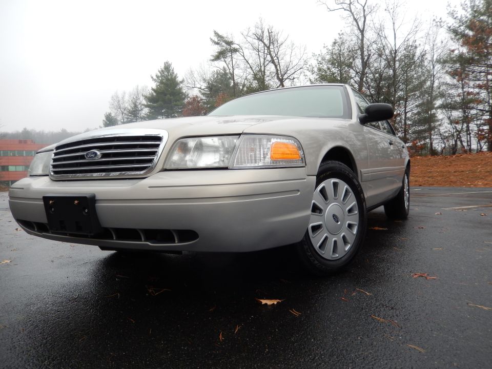 Silver 2001 Ford Crown Victoria front 3/4 view