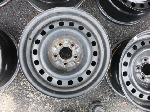 2001 Ford Crown Victoria - A collection of used steel wheels are shown, none matching the claimed vehicle year or model.