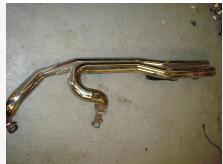 exhaust manifold with two pipes merging
