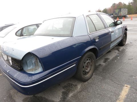 1991 Ford LTD Crown Victoria - This Ford Crown Victoria has a two-tone paint job and is missing its driver-side taillight assembly.
