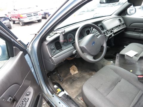 1991 Ford LTD Crown Victoria - Interior view of a police car, with other vehicles seen through the windows.