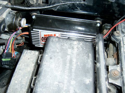 1995 Ford Bronco - Mounted snugly in its new home, there’s about ¾” of space between it and the dist. box.