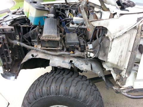 1992 Ford Bronco - Drivers side fender completely removed. In the lower right hand corner you can see the rubber duck bill for the cowl drain.