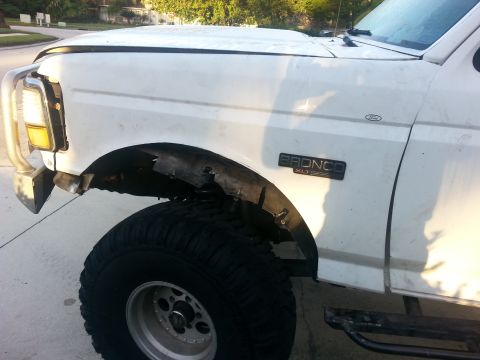 1992 Ford Bronco - post trim, the new fender is just sitting there..looks much better.