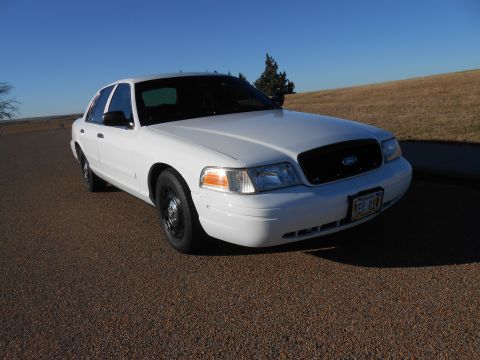 2003 Ford Crown Victoria photo
