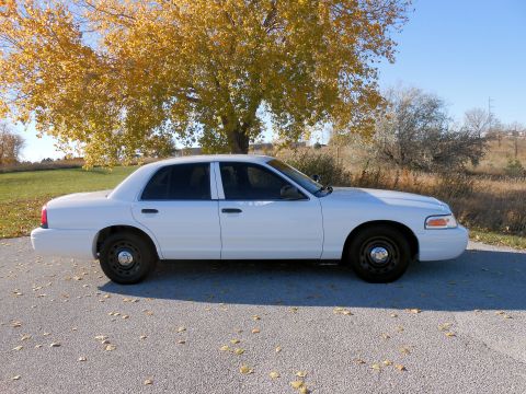 2003 Ford Crown Victoria photo