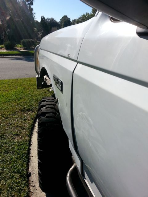 1992 Ford Bronco - side shot of how much it's bowed.