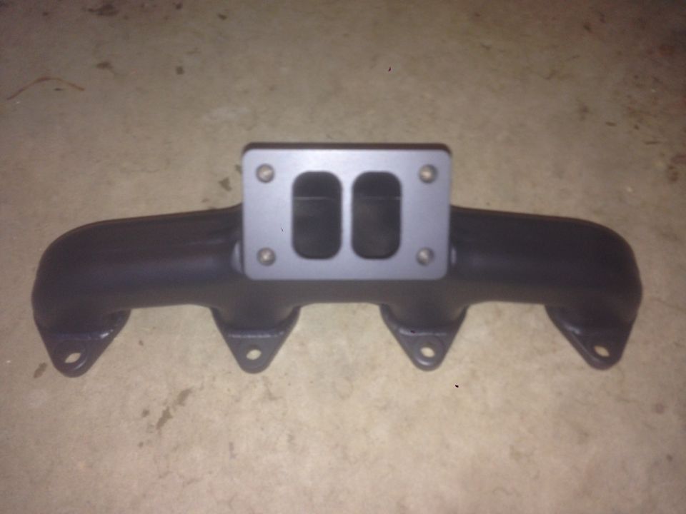 Black turbo exhaust manifold with divided inlet flange