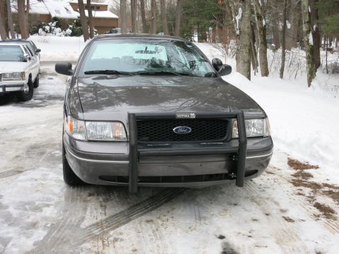2001 Ford Crown Victoria - Photograph of a gray Ford Crown Victoria front with a Setina push bar, not a technical document.