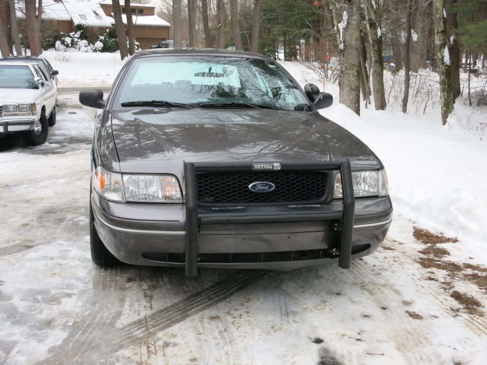 Front view of a gray Ford Crown Victoria with Setina push bar in snow