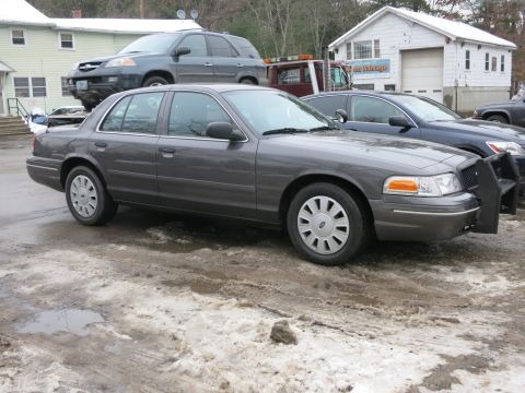 2001 Ford Crown Victoria - Photograph of a Ford Crown Victoria from the front quarter, not a technical document.