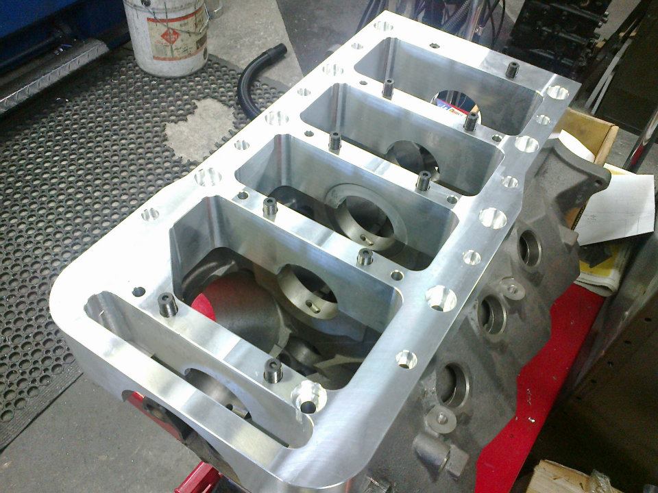 Aluminum engine block with machined cylinders and bearing caps