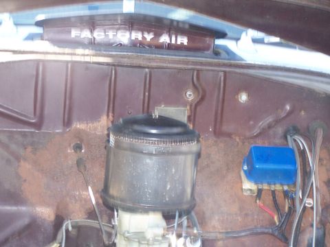 1971 Ford Ranchero - The "FACTORY AIR" label is visible in the engine bay, above the air cleaner.