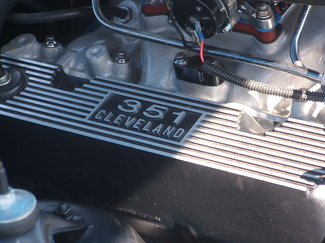 Ford 351 Cleveland engine valve cover with horizontal fins