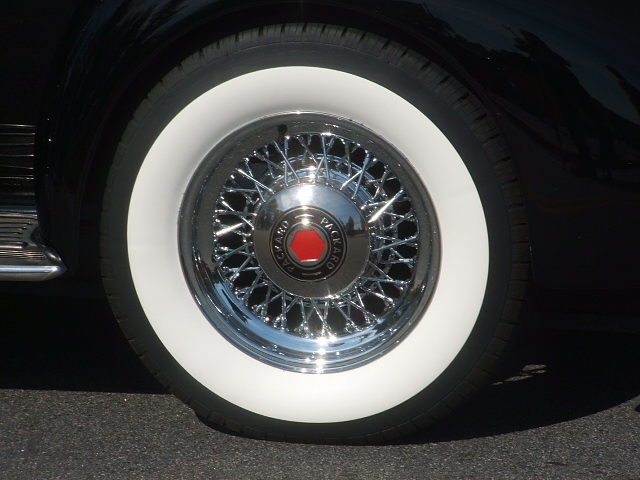 Packard wire wheel with whitewall tire and red center cap